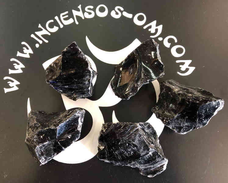 Obsidiana negra en bruto 4 cm aprox